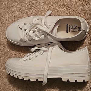 No boundaries platform sneakers